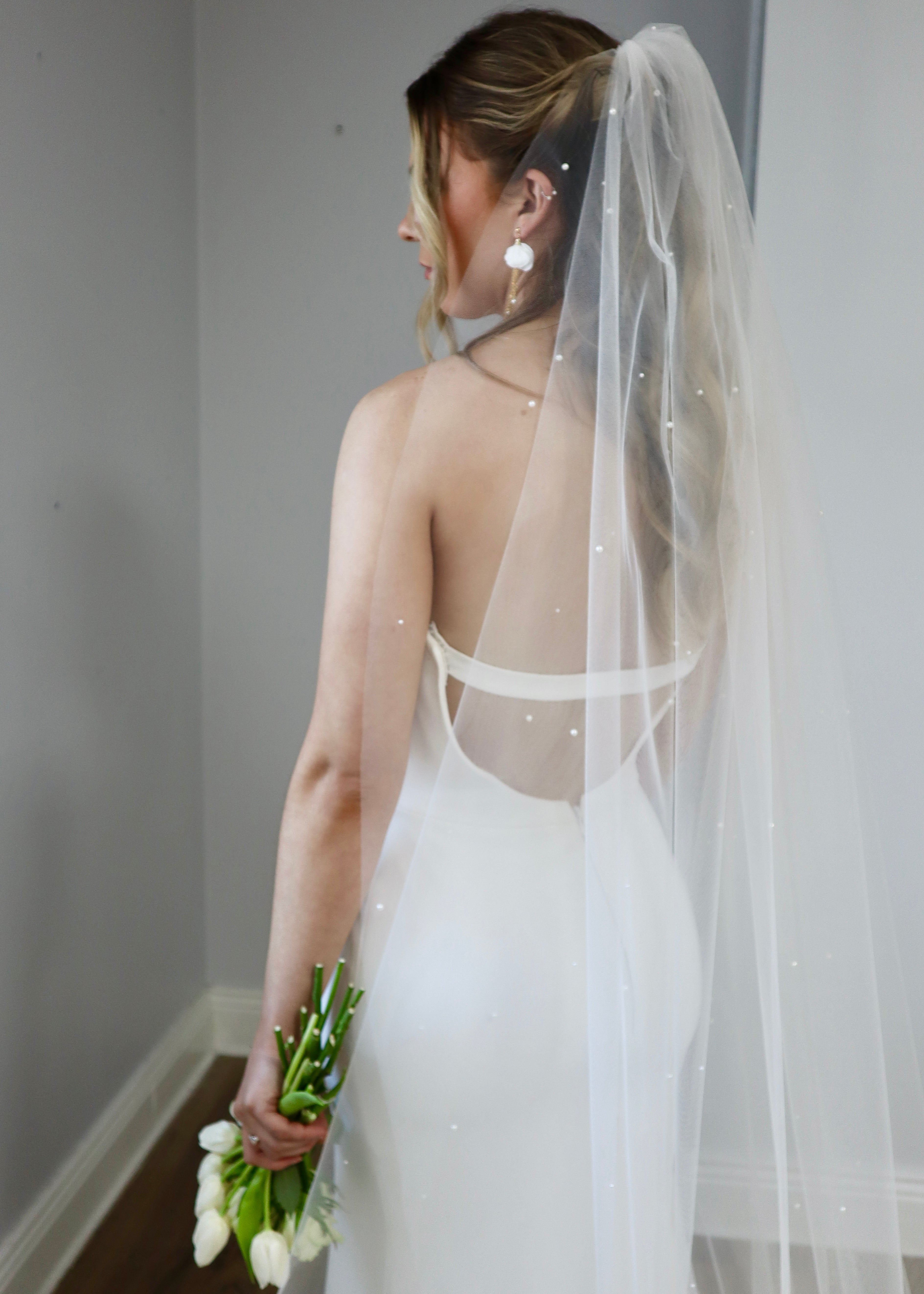 Simple Scattered Pearl Veil