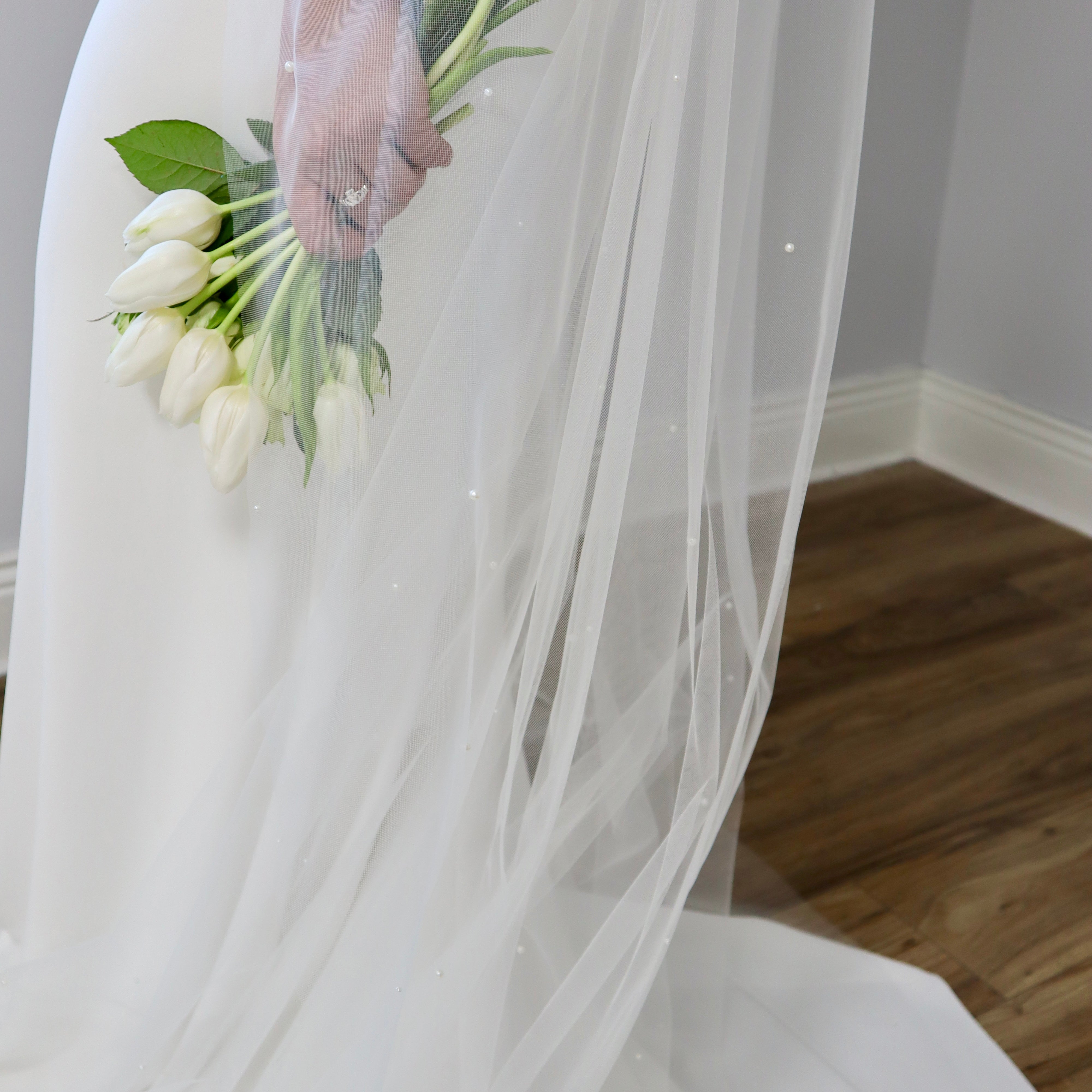 Simple Scattered Pearl Veil